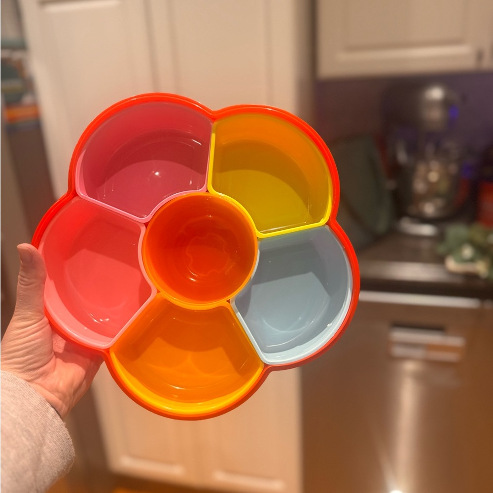 Colorful Flower-Shaped Snack Container - Picture 2 of 4